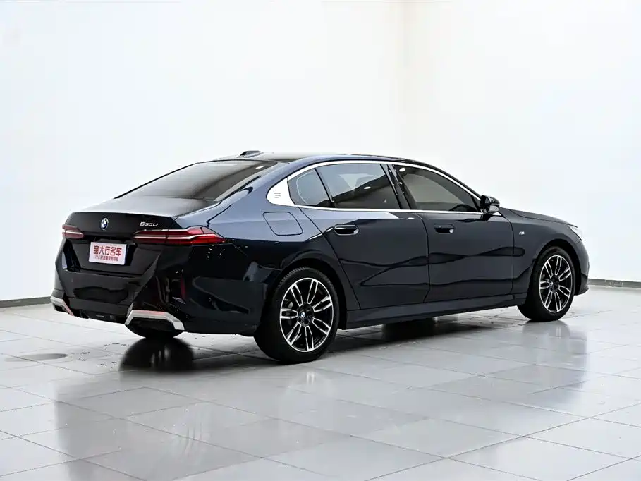 BMW 5 Series 2024 530Li Leading M Sports Package купить на сайте DeffCars