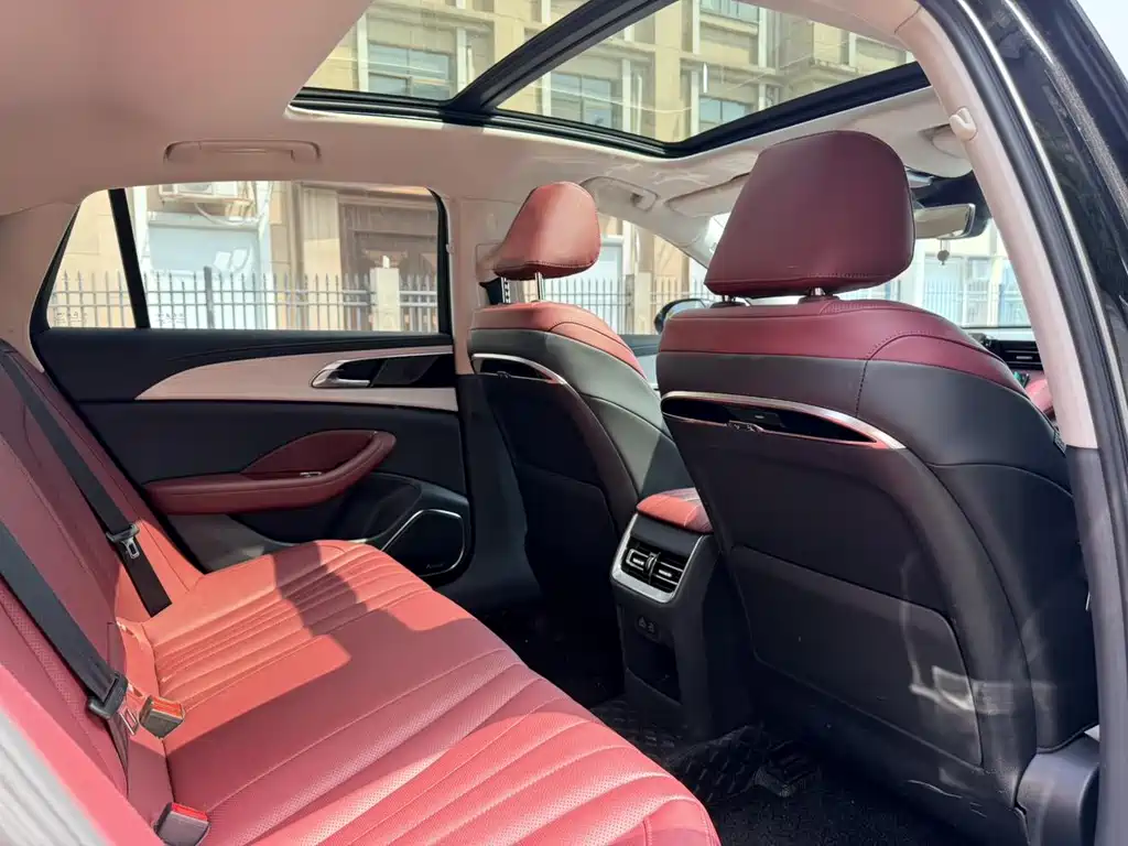 Hongqi H5 2025 2.0T automatic Xuanying 2 million units commemorative edition купить на сайте DeffCars
