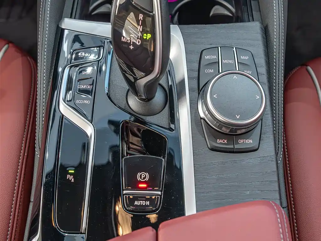 BMW 5 Series 2023 530Li Leading M Sports Package купить на сайте DeffCars