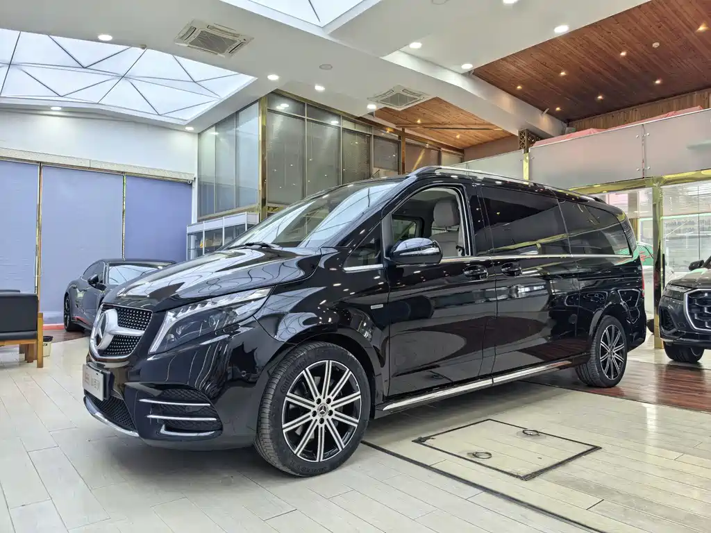 Mercedes-Benz V-Class 2022 V 260 L Long Wheelbase Luxury Edition купить на сайте DeffCars