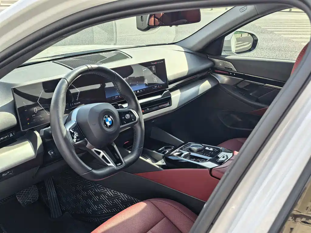 BMW 5 Series 2025 525Li M Sports Package купить на сайте DeffCars