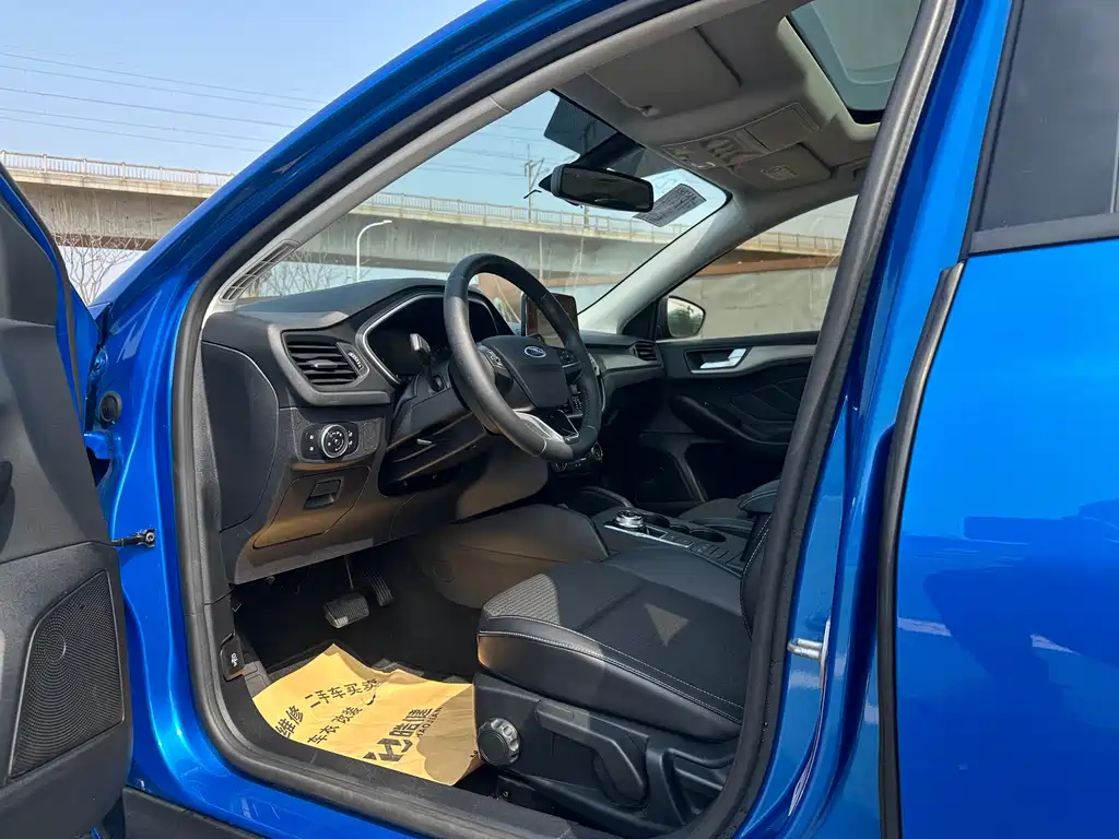 Focus 2019 Hatchback EcoBoost 180 Automatic NeochaEDGE купить на сайте DeffCars