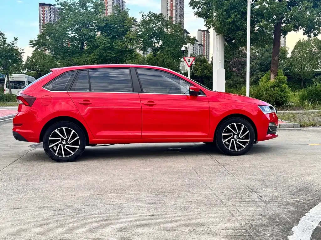 Xindong (Rapid Spaceback) 2020 1.5L automatic comfort version купить на сайте DeffCars