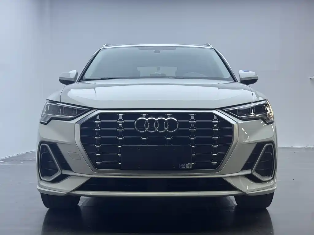 Audi Q3 2022 35 TFSI Fashionable and Dynamic купить на сайте DeffCars