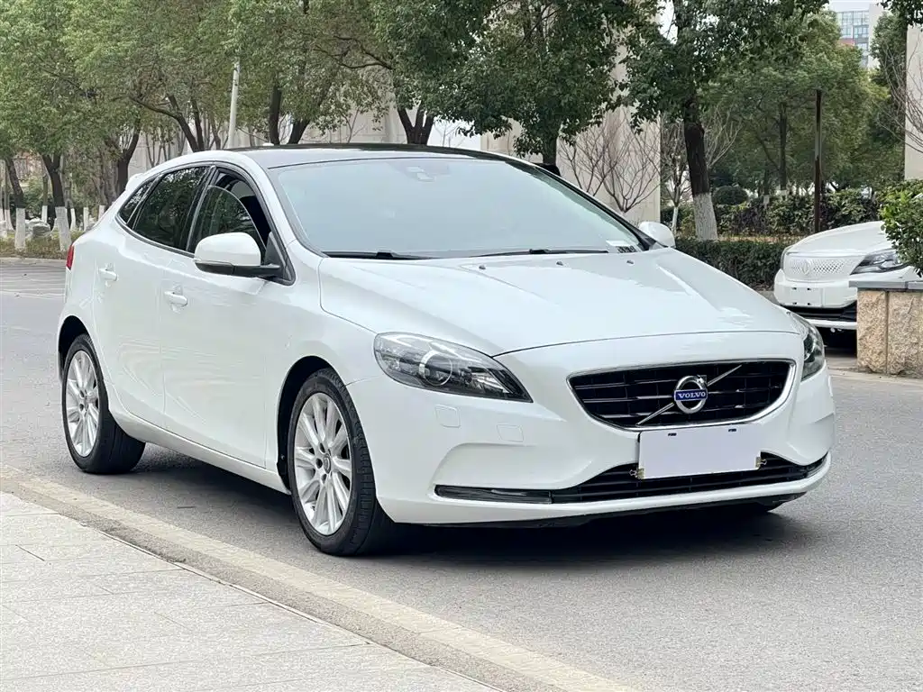Volvo V40 2016 T3 Zhiya Edition купить на сайте DeffCars