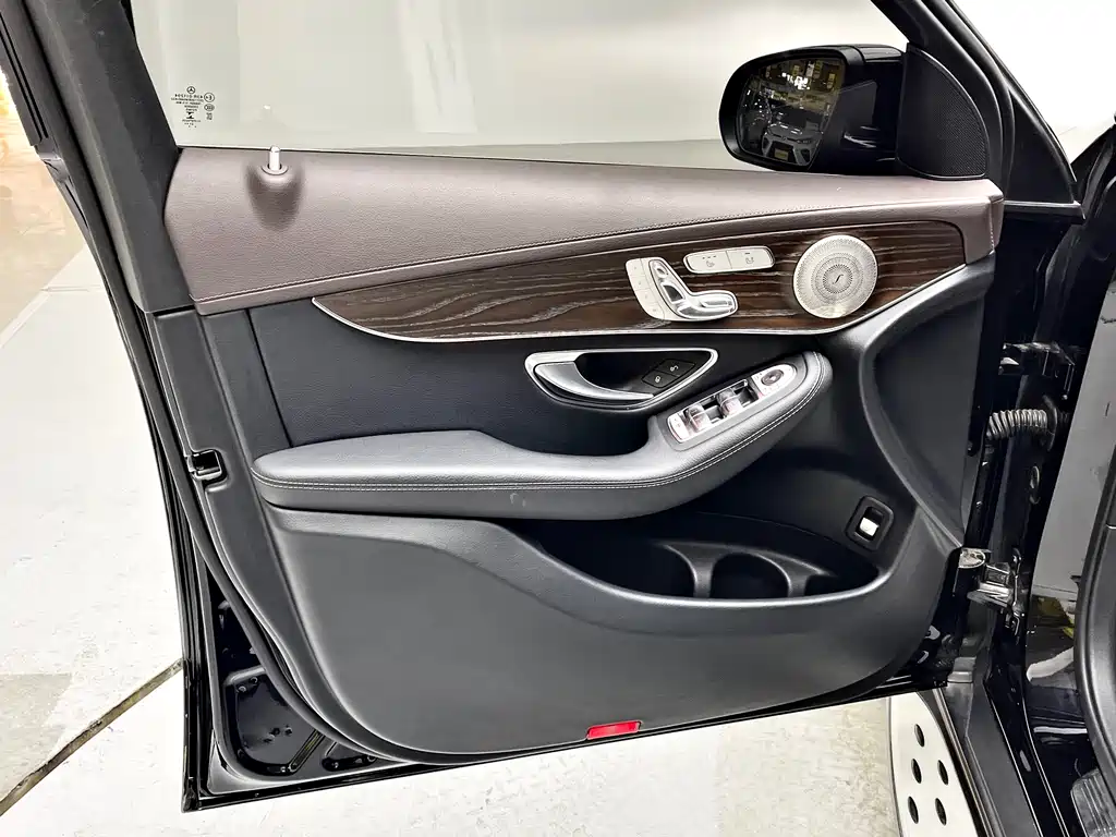 Mercedes-Benz GLC 2022 facelift GLC 260 L 4MATIC luxury model купить на сайте DeffCars