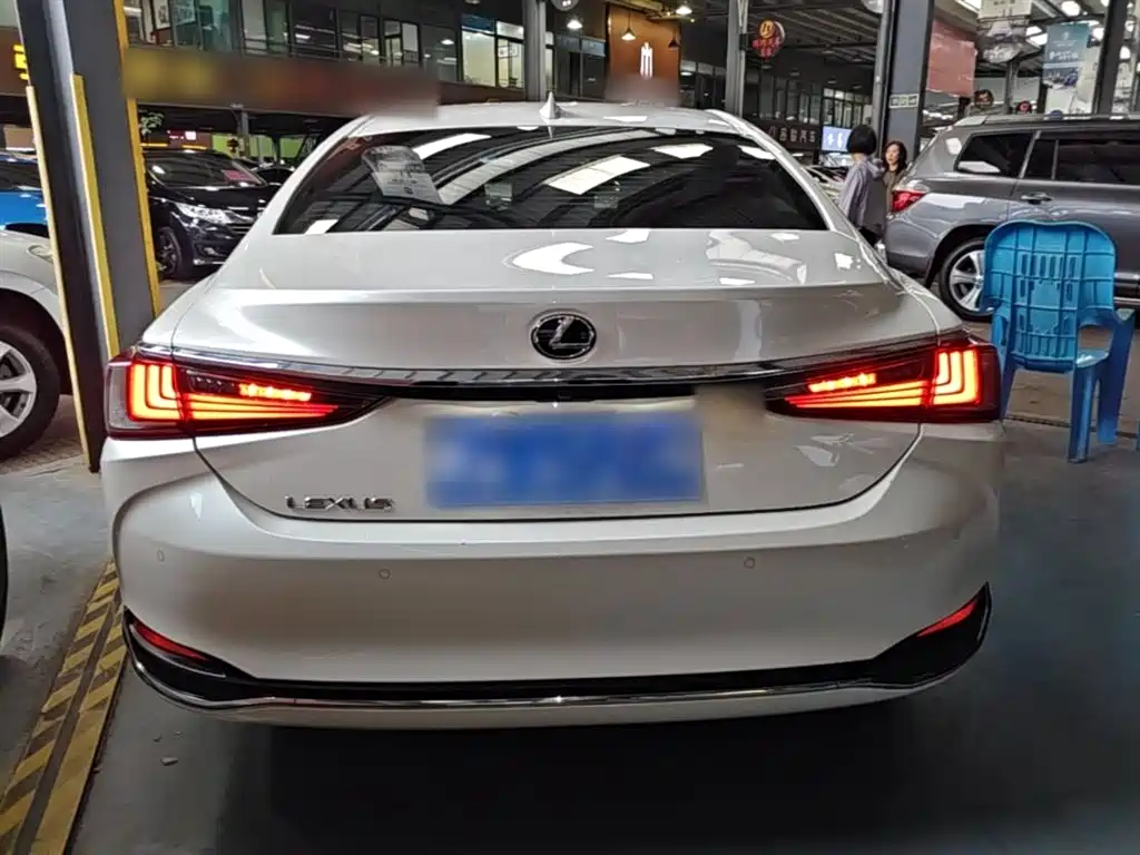 Lexus ES 2021 200 Excellence Edition купить на сайте DeffCars