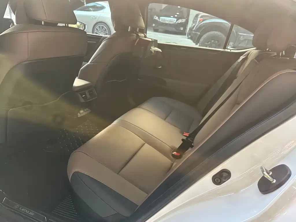 Lexus ES 2022 300h Excellence Edition купить на сайте DeffCars