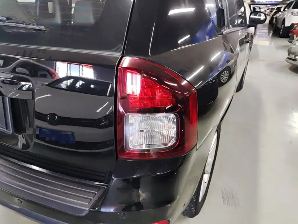 Compass imported 2014 facelift 2.0L two-wheel drive aggressive version купить на сайте DeffCars
