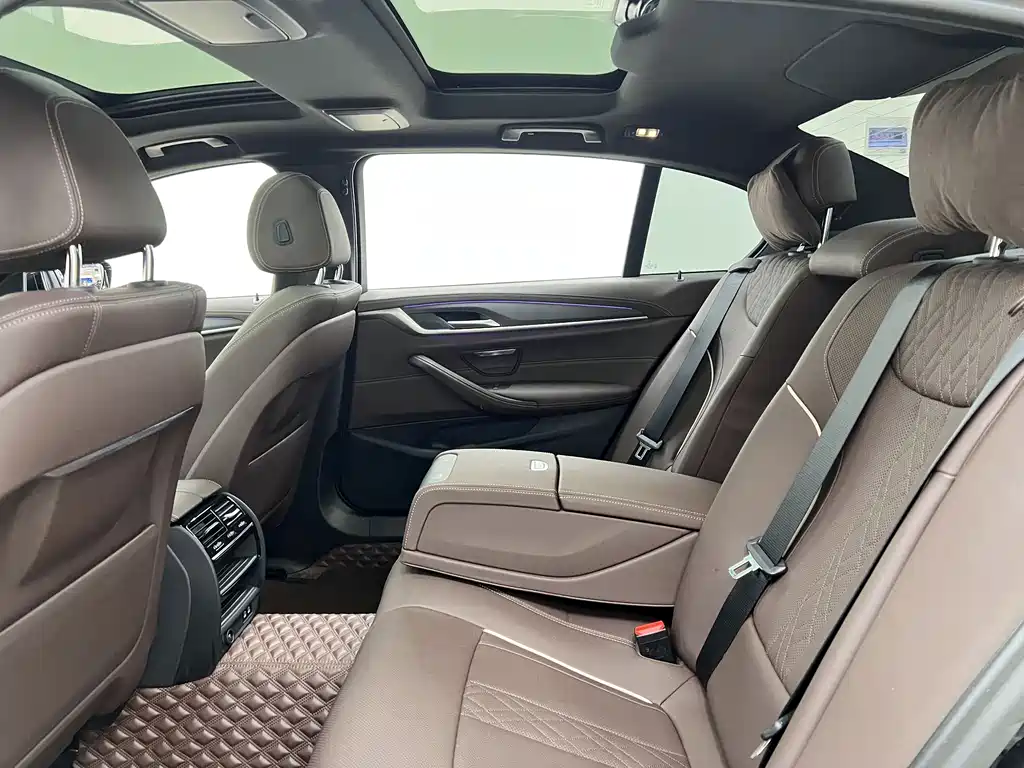 BMW 5 Series 2022 facelift 530Li leading M sports package купить на сайте DeffCars