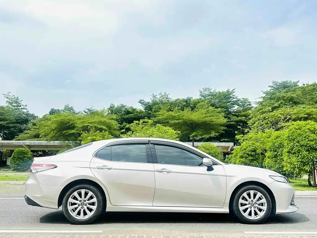 Camry 2018 2.0G Deluxe Edition купить на сайте DeffCars