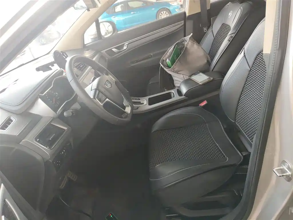 Emgrand GS 2018 trendsetting version 1.4T automatic leading smart connected model купить на сайте DeffCars