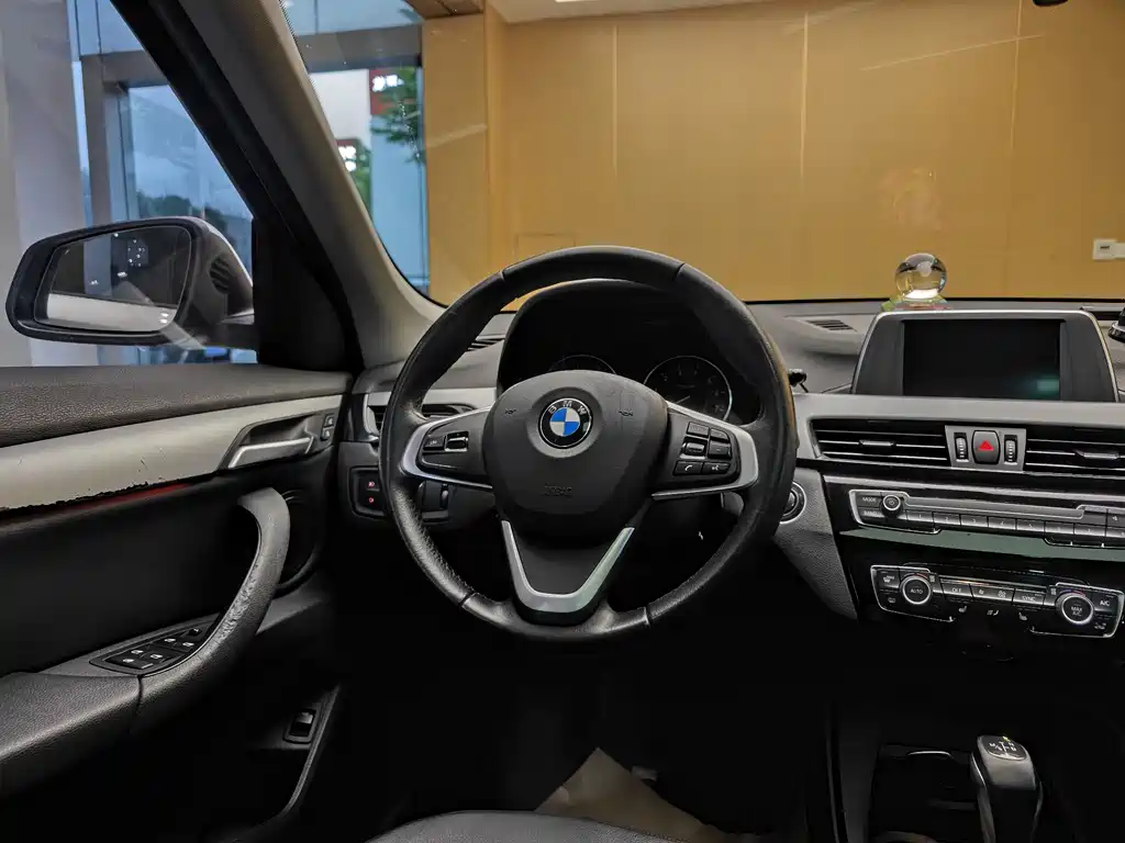 BMW X1 2016 sDrive18Li Exclusive Model купить на сайте DeffCars