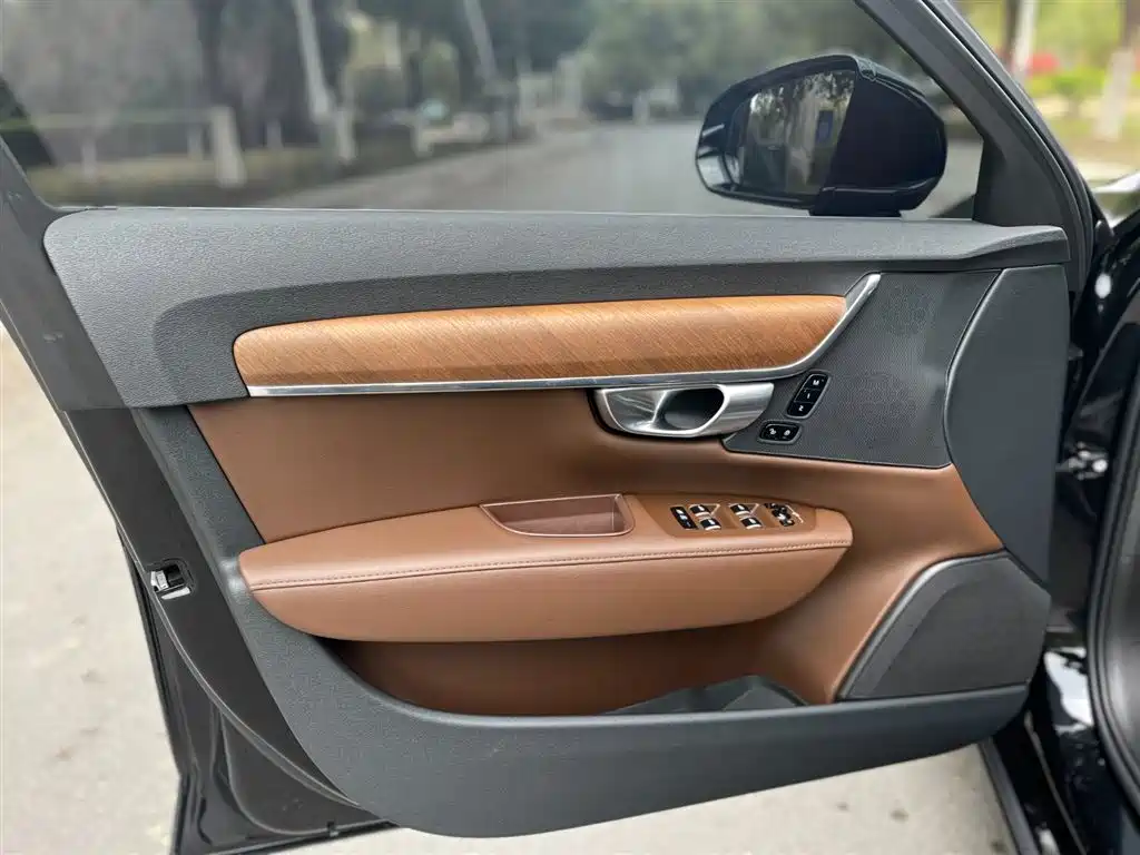 Volvo S90 2024 B5 Zhiyi Luxury Edition купить на сайте DeffCars