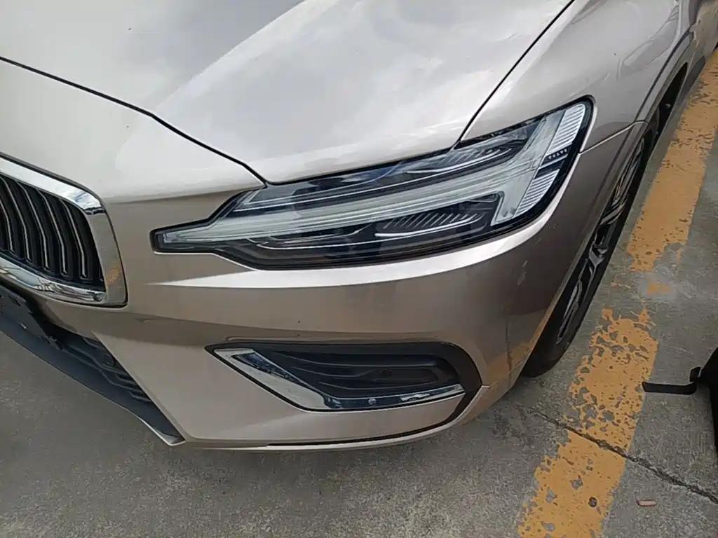 Volvo S60 2023 B4 Zhiyi Luxury Edition купить на сайте DeffCars