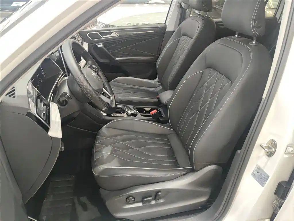 Tiguan L 2022 330TSI automatic two-wheel drive R-Line version купить на сайте DeffCars