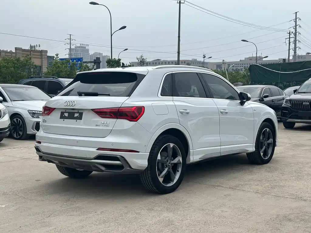 Audi Q3 2023 35 TFSI Fashionable and Dynamic (1.4T) купить на сайте DeffCars