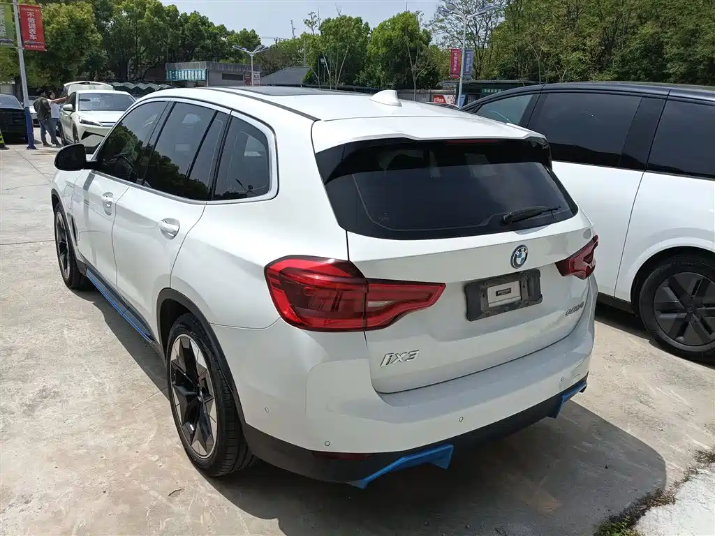 BMW iX3 2021 innovative model купить на сайте DeffCars