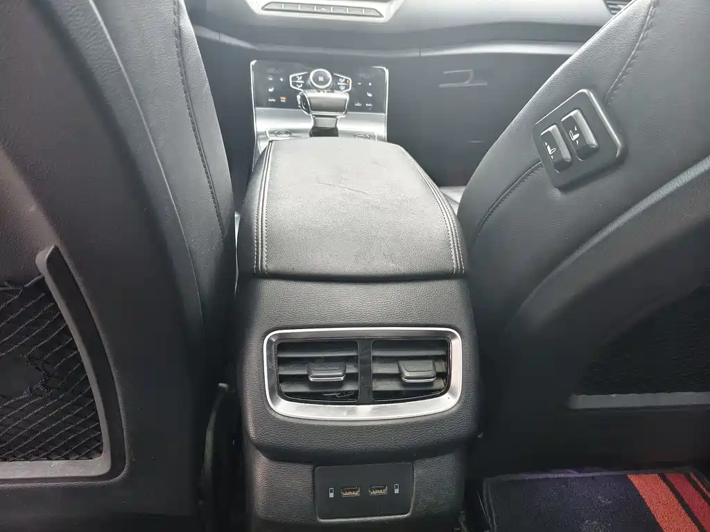 Hongqi H5 2022 Classic 1.8T Automatic Intelligent Connected Flag Rhyme Edition купить на сайте DeffCars