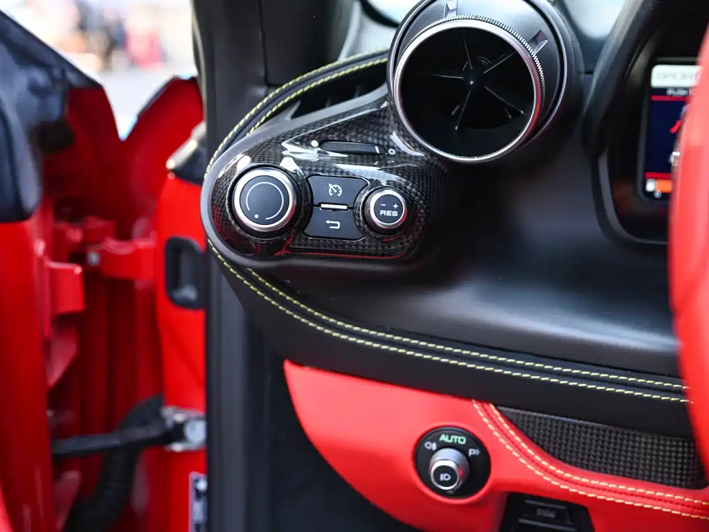 Ferrari F8 2020 Spider 3.9T V8 купить на сайте DeffCars