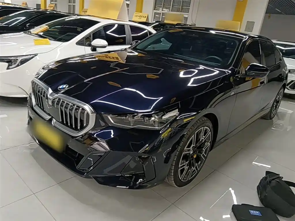 BMW 5 Series 2024 530Li Leading M Sports Package купить на сайте DeffCars