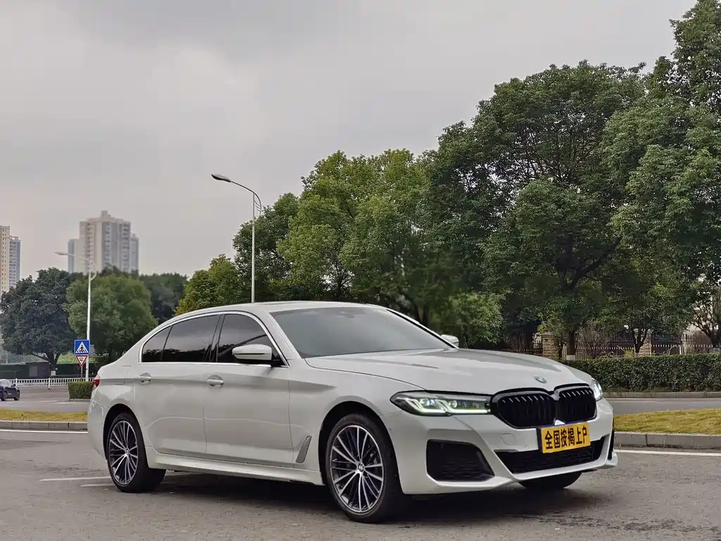 BMW 5 Series 2023 530Li Leading M Sports Package купить на сайте DeffCars