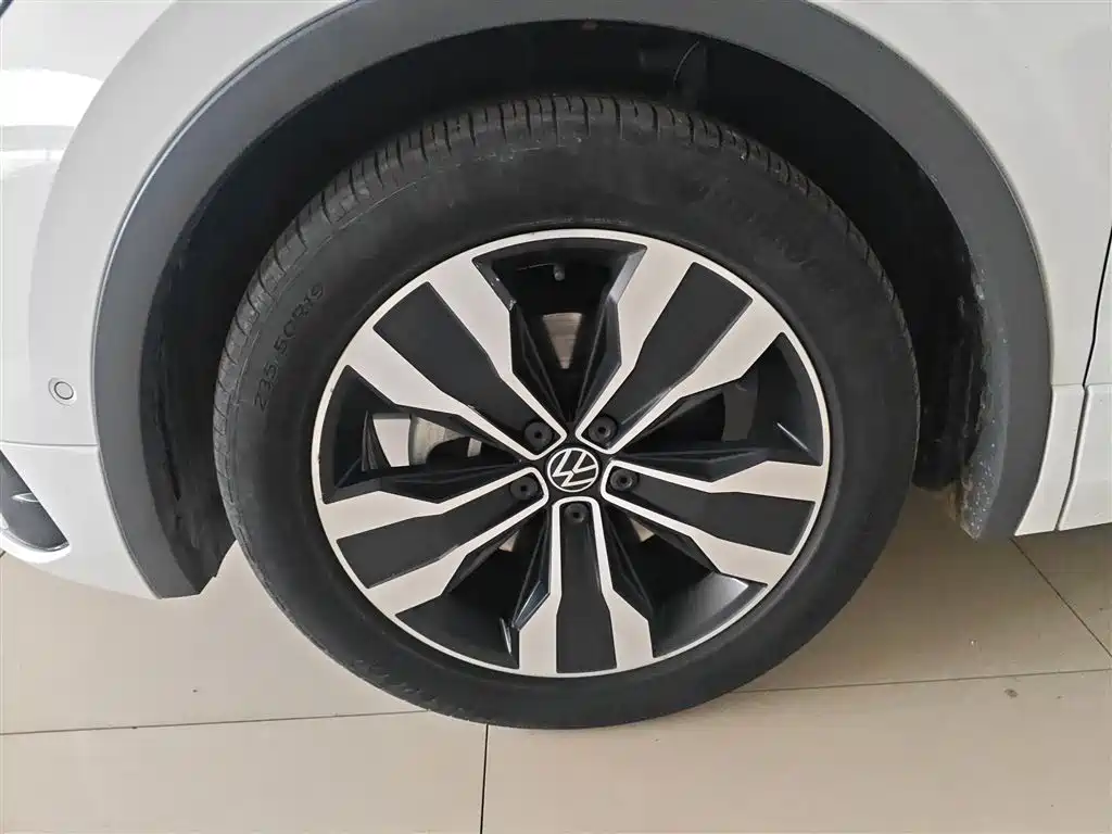 Tiguan L 2023 330TSI automatic two-wheel drive R-Line version купить на сайте DeffCars