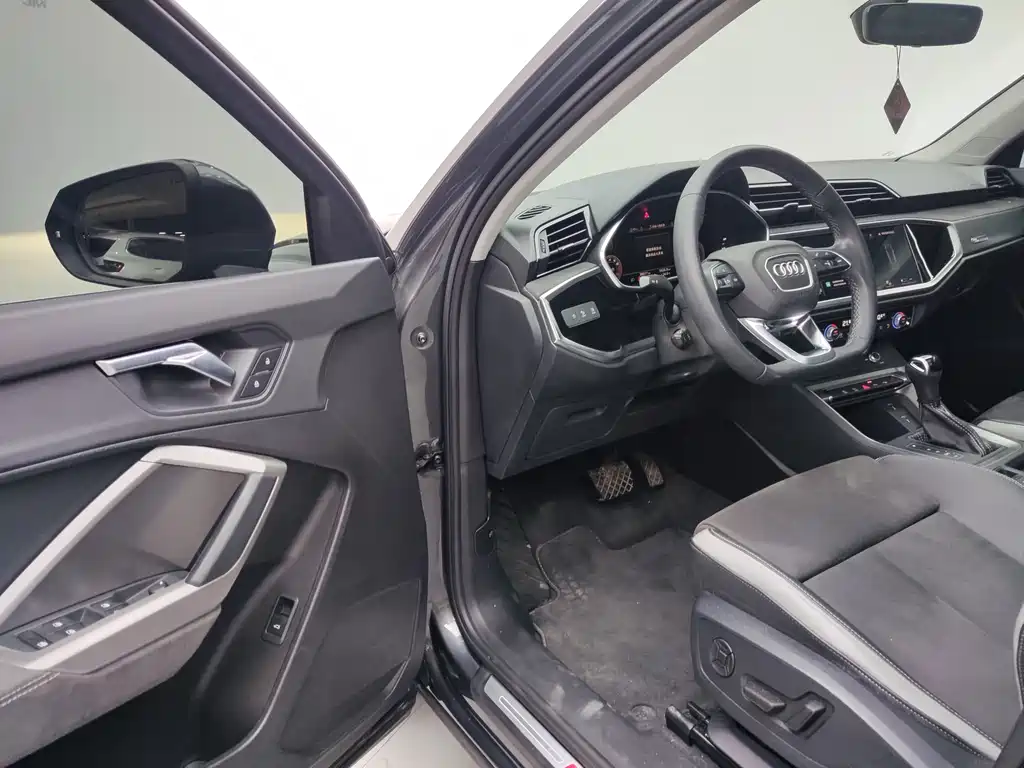 Audi Q3 2022 35 TFSI Fashion Dynamic купить на сайте DeffCars