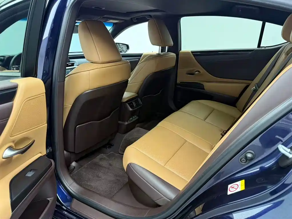 Lexus ES 2018 300h Excellence Edition National V купить на сайте DeffCars