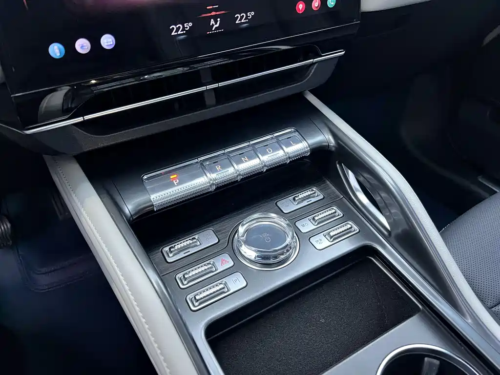 Voyager 2025 2.0T four-wheel drive Zunyi hybrid version купить на сайте DeffCars