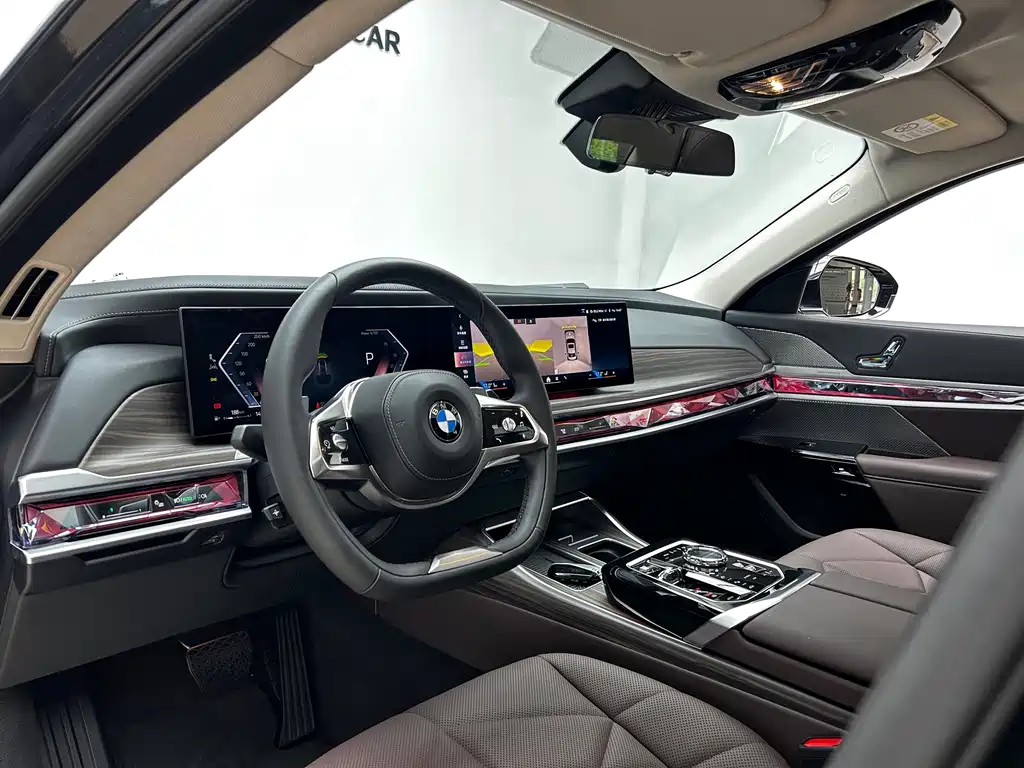 BMW 7 Series 2023 735Li Luxury Package купить на сайте DeffCars