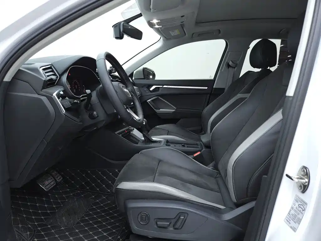 Audi Q3 2021 35 TFSI aggressive and dynamic купить на сайте DeffCars
