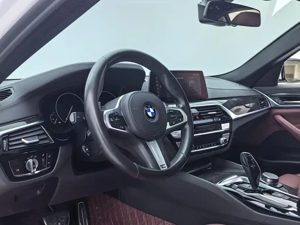 BMW 5 Series 2019 facelift 530Li leading M sports package купить на сайте DeffCars