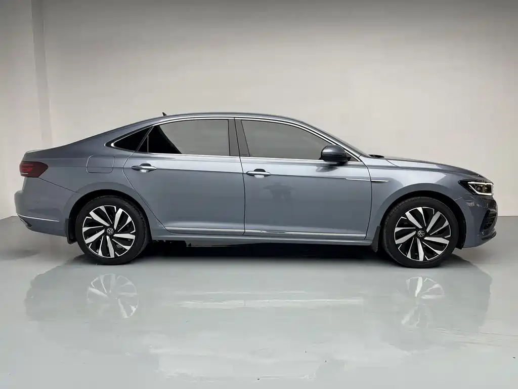Passat 2022 330TSI Deluxe Edition купить на сайте DeffCars