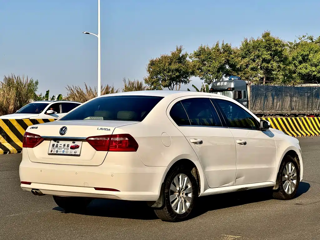 Lavida 2013 facelift 1.4TSI DSG comfort version купить на сайте DeffCars