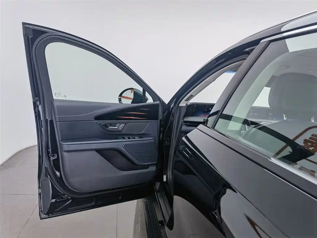 Voyager 2023 2.0T four-wheel drive premium version купить на сайте DeffCars