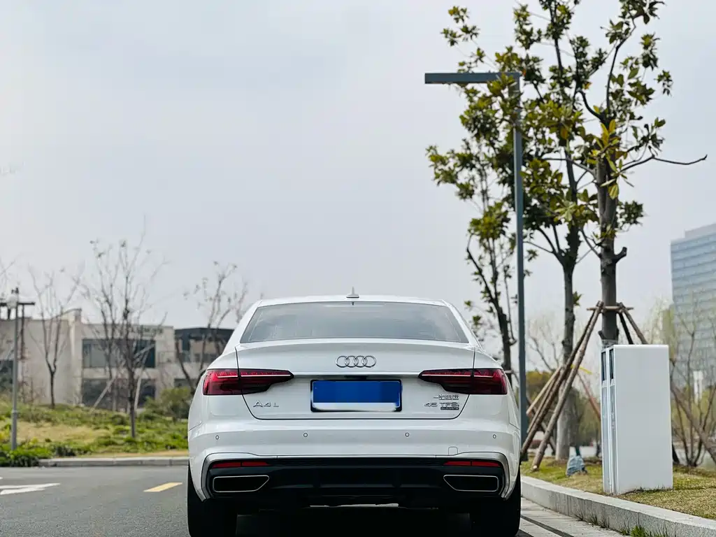Audi A4L 2020 40 TFSI Fashionable and Dynamic купить на сайте DeffCars
