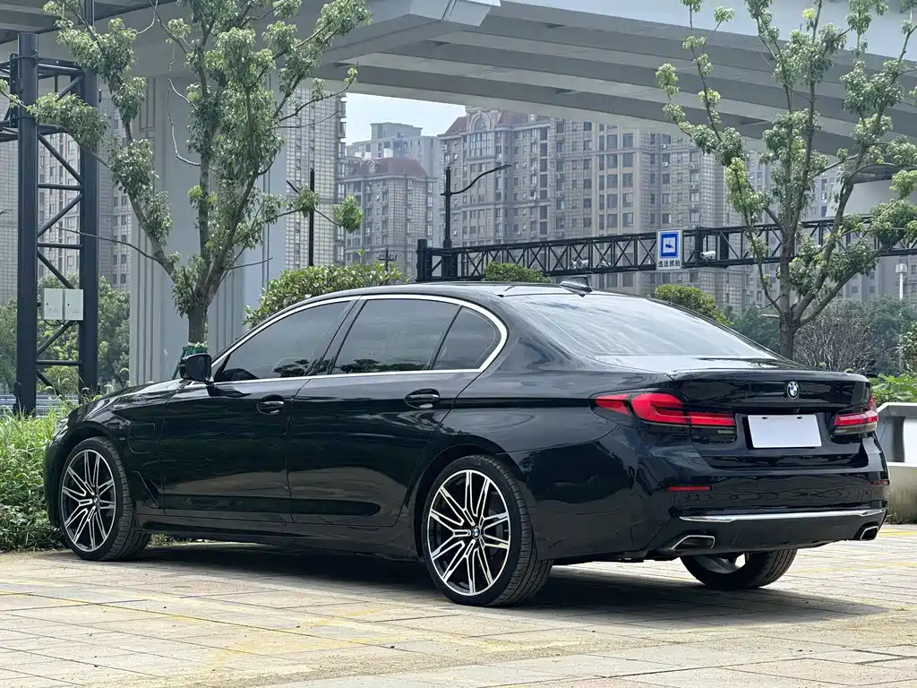 BMW 5 Series New Energy 2021 535Le Deluxe Package купить на сайте DeffCars