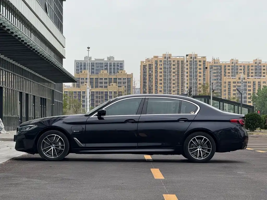 BMW 5 Series New Energy 2022 Model 2 535Le M Sports Package купить на сайте DeffCars