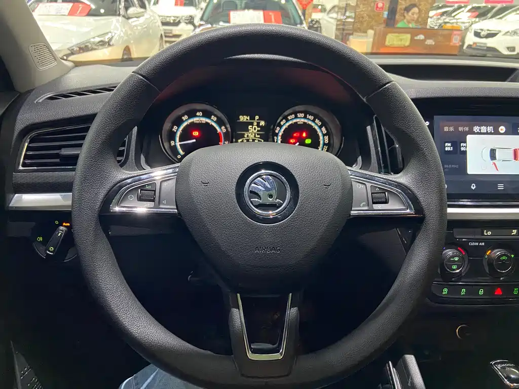 Komic 2023 facelift 1.5L automatic comfort version купить на сайте DeffCars