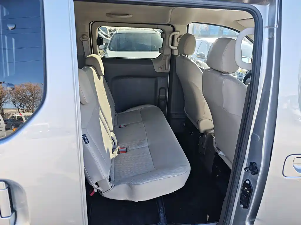 Nissan NV200 2018 1.6L CVT Exclusive Type купить на сайте DeffCars