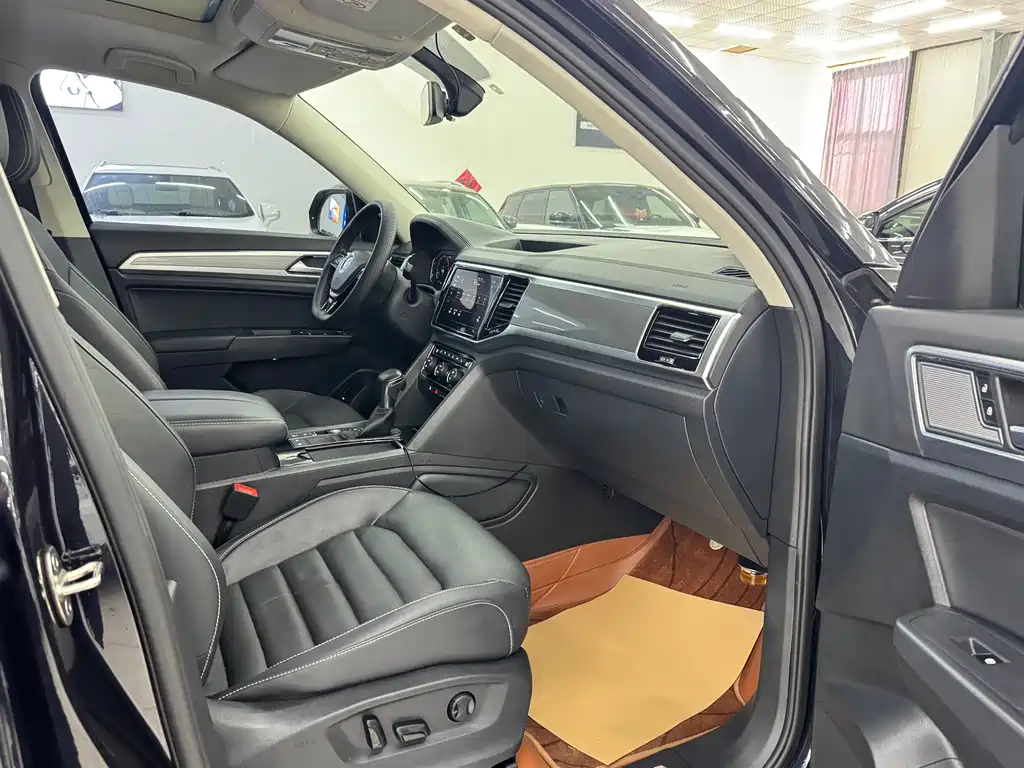 Touron 2020 330TSI 2WD Deluxe Edition National VI купить на сайте DeffCars