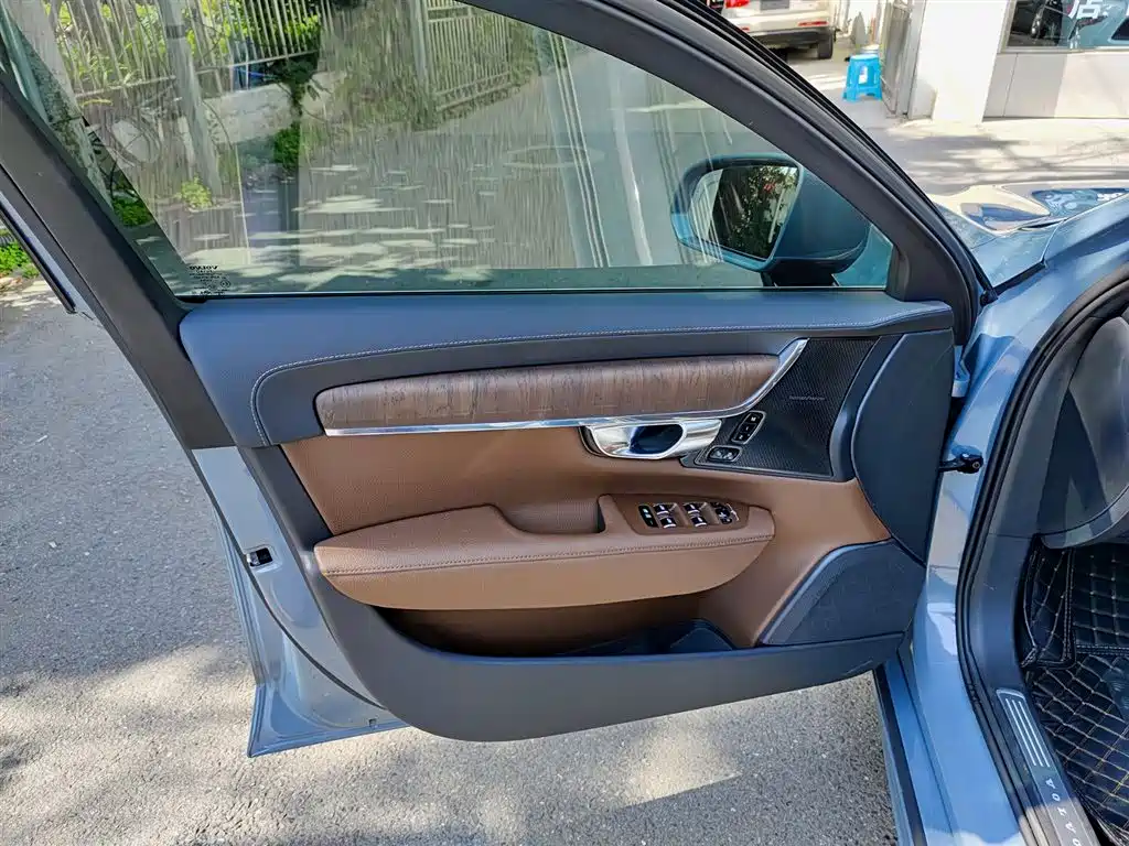 Volvo S90 2022 B5 Zhiyuan Luxury Edition купить на сайте DeffCars