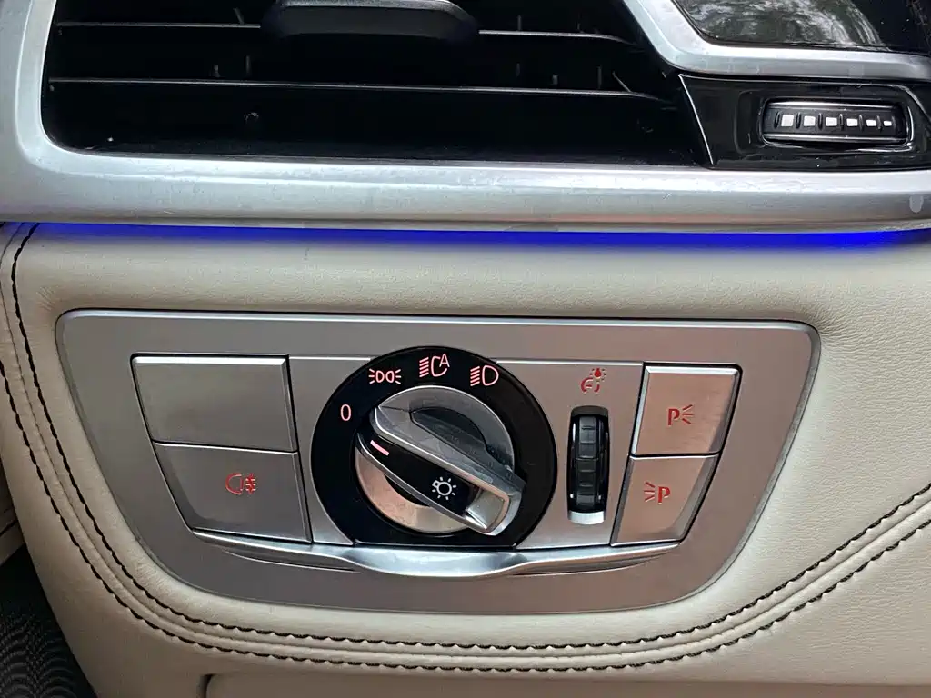 BMW 7 Series 2022 740Li xDrive Executive Luxury Package купить на сайте DeffCars