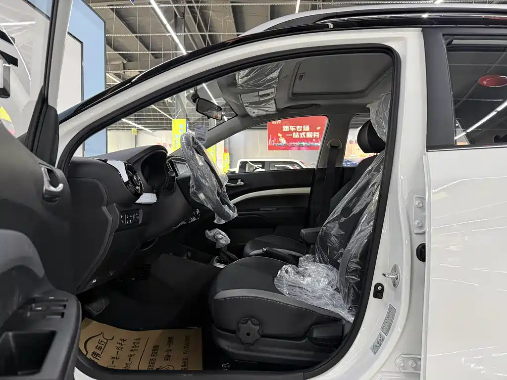 Yipao 2026 1.4L sunroof version купить на сайте DeffCars
