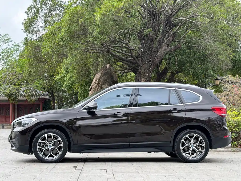 BMW X1 2022 sDrive25Li Leading Model купить на сайте DeffCars