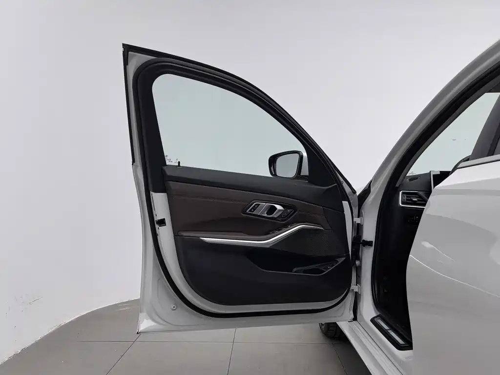 BMW 3 Series 2023 325Li M Sports Package купить на сайте DeffCars