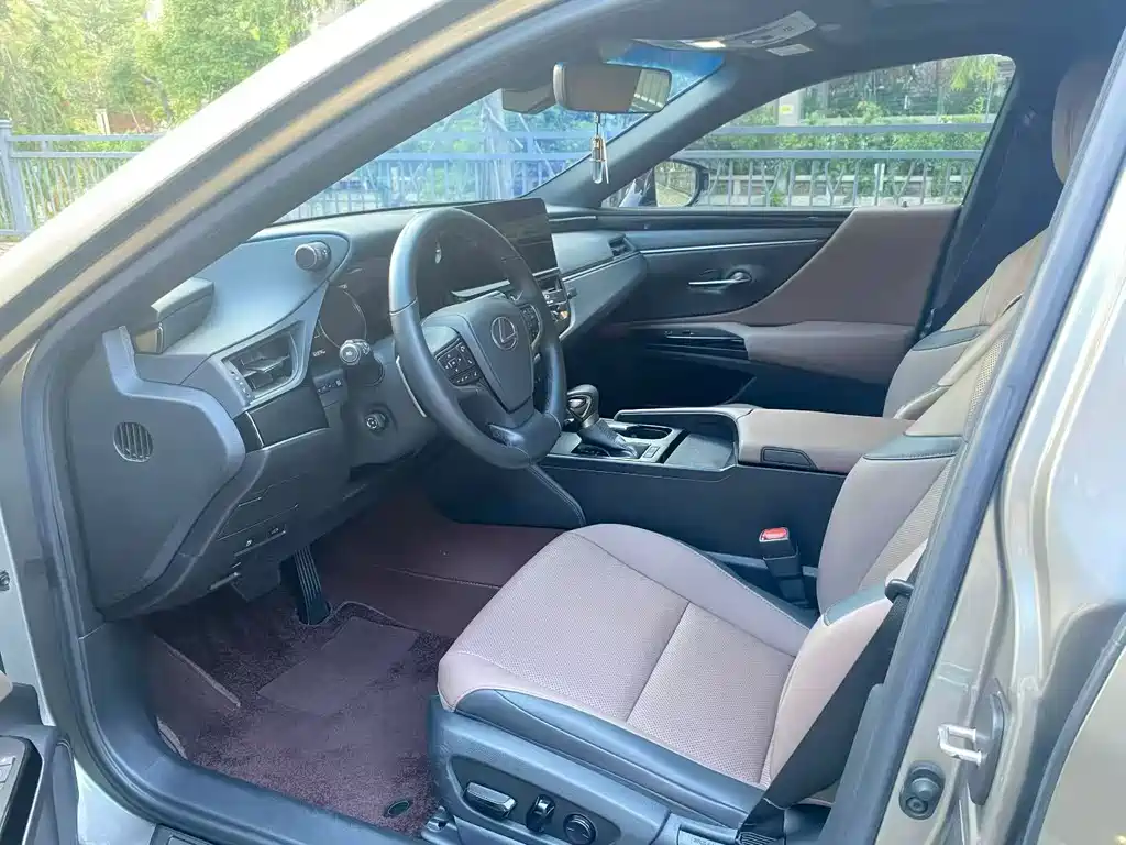 Lexus ES 2023 200 Excellence Edition купить на сайте DeffCars