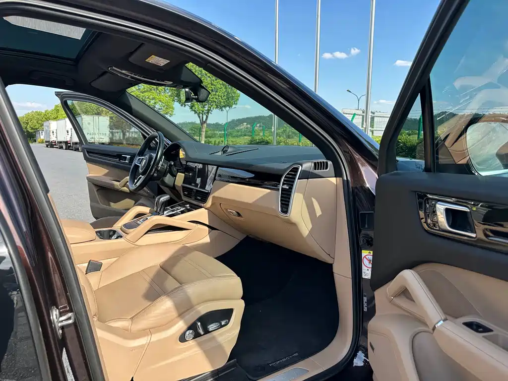 Cayenne New Energy 2019 Cayenne E-Hybrid 2.0T купить на сайте DeffCars