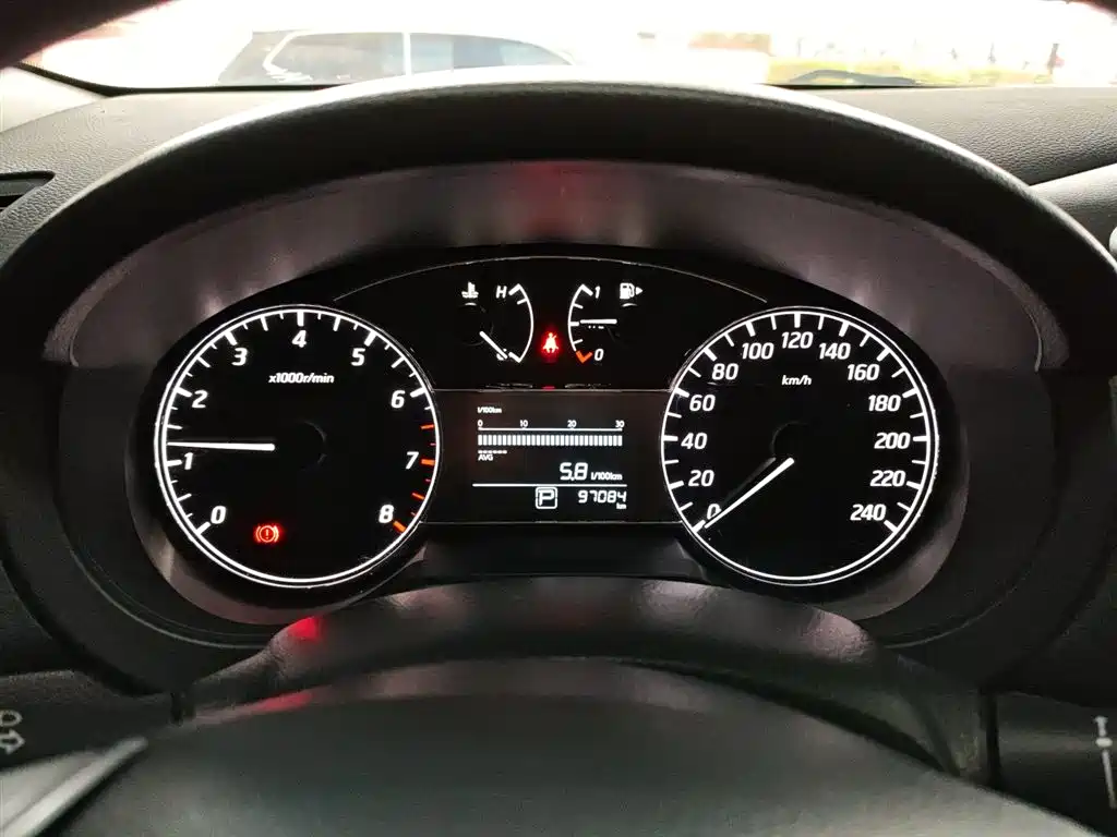 Tiida 2016 1.6L CVT cool version купить на сайте DeffCars